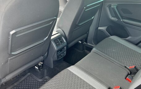 Volkswagen Tiguan II, 2018 год, 2 700 000 рублей, 16 фотография
