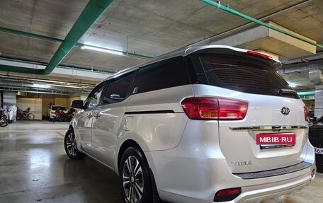 KIA Carnival III, 2019 год, 2 850 000 рублей, 7 фотография