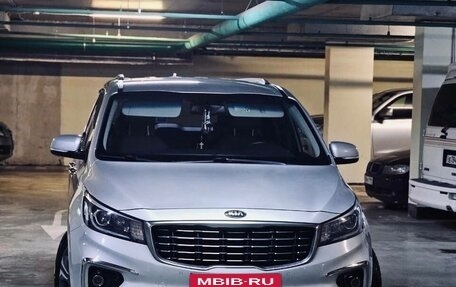KIA Carnival III, 2019 год, 2 850 000 рублей, 2 фотография
