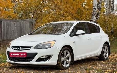 Opel Astra J, 2012 год, 590 000 рублей, 2 фотография