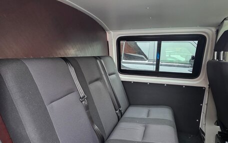 Volkswagen Transporter T6 рестайлинг, 2018 год, 2 900 000 рублей, 4 фотография