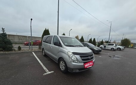 Hyundai H-1 II рестайлинг, 2008 год, 950 000 рублей, 2 фотография