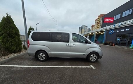 Hyundai H-1 II рестайлинг, 2008 год, 950 000 рублей, 3 фотография