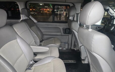 Hyundai H-1 II рестайлинг, 2008 год, 950 000 рублей, 11 фотография