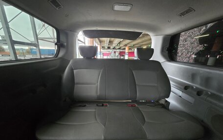 Hyundai H-1 II рестайлинг, 2008 год, 950 000 рублей, 13 фотография