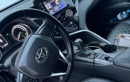 Toyota Camry, 2021 год, 2 250 000 рублей, 5 фотография