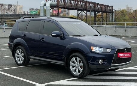 Mitsubishi Outlander III рестайлинг 3, 2011 год, 1 125 000 рублей, 4 фотография