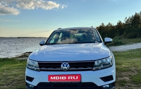 Volkswagen Tiguan II, 2018 год, 2 300 000 рублей, 3 фотография