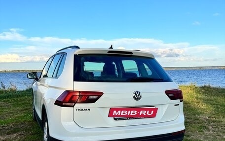 Volkswagen Tiguan II, 2018 год, 2 300 000 рублей, 4 фотография