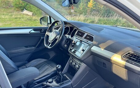 Volkswagen Tiguan II, 2018 год, 2 300 000 рублей, 8 фотография