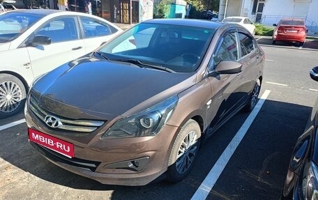 Hyundai Solaris II рестайлинг, 2015 год, 900 000 рублей, 1 фотография