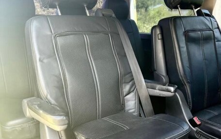 Volkswagen Multivan T5, 2006 год, 800 000 рублей, 11 фотография