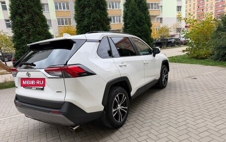 Toyota RAV4, 2022 год, 3 350 000 рублей, 5 фотография