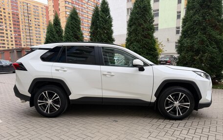 Toyota RAV4, 2022 год, 3 350 000 рублей, 8 фотография