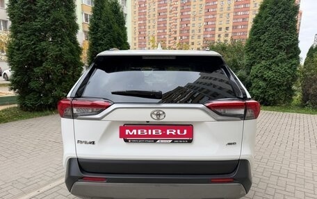 Toyota RAV4, 2022 год, 3 350 000 рублей, 6 фотография