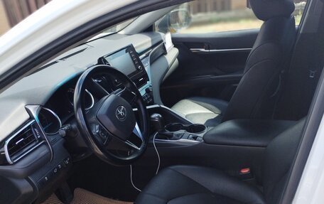 Toyota Camry, 2021 год, 2 000 000 рублей, 6 фотография
