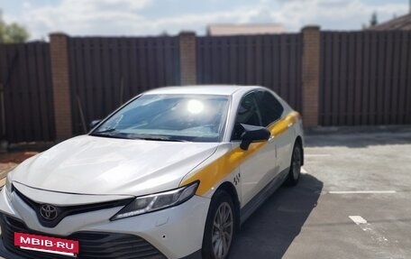 Toyota Camry, 2021 год, 2 000 000 рублей, 2 фотография