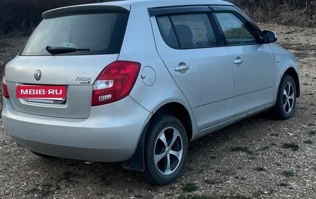 Skoda Fabia II, 2011 год, 410 000 рублей, 3 фотография