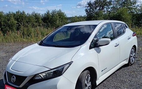 Nissan Leaf II, 2018 год, 1 850 000 рублей, 2 фотография
