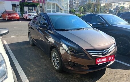 Hyundai Solaris II рестайлинг, 2015 год, 900 000 рублей, 2 фотография