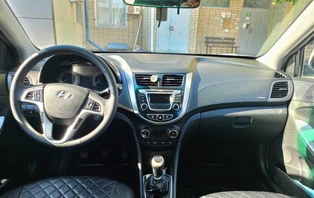 Hyundai Solaris II рестайлинг, 2015 год, 900 000 рублей, 8 фотография