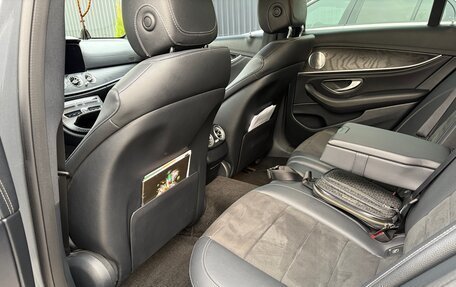 Mercedes-Benz E-Класс, 2018 год, 3 000 000 рублей, 9 фотография