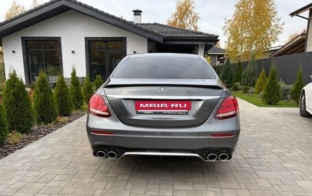 Mercedes-Benz E-Класс, 2018 год, 3 000 000 рублей, 5 фотография