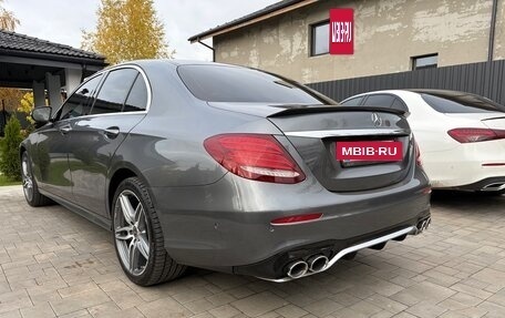 Mercedes-Benz E-Класс, 2018 год, 3 000 000 рублей, 4 фотография