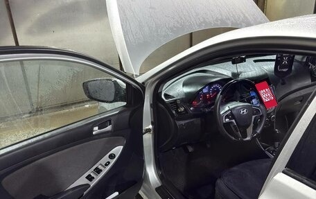 Hyundai Solaris II рестайлинг, 2013 год, 560 000 рублей, 14 фотография