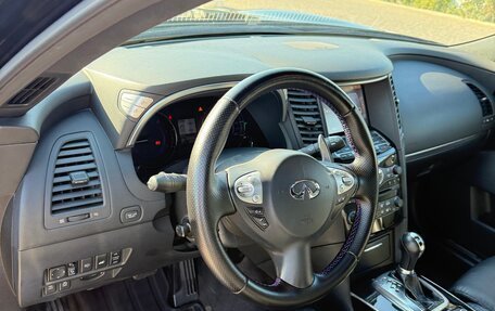 Infiniti QX70, 2015 год, 2 750 000 рублей, 16 фотография