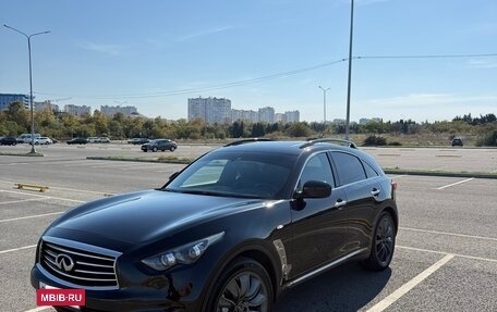 Infiniti QX70, 2015 год, 2 750 000 рублей, 11 фотография