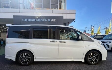 Honda Stepwgn IV, 2017 год, 1 495 000 рублей, 2 фотография