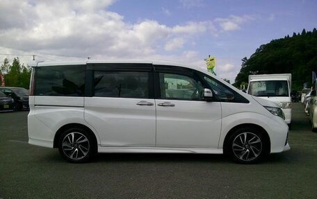 Honda Stepwgn IV, 2017 год, 1 470 000 рублей, 4 фотография