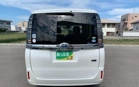 Toyota Voxy III, 2016 год, 1 644 069 рублей, 6 фотография