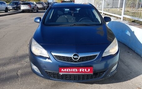 Opel Astra J, 2011 год, 490 000 рублей, 1 фотография