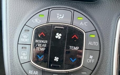 Toyota Voxy III, 2016 год, 1 644 069 рублей, 18 фотография