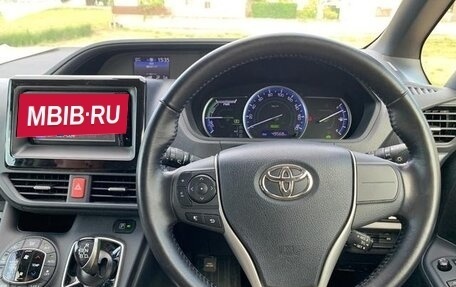 Toyota Voxy III, 2016 год, 1 644 069 рублей, 14 фотография
