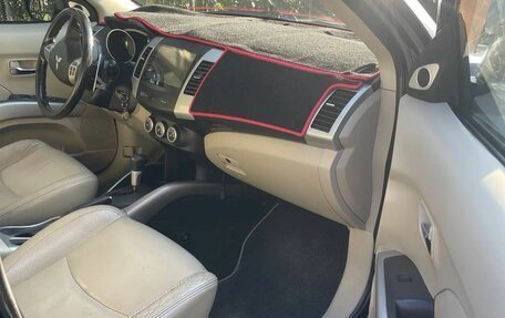 Mitsubishi Outlander III рестайлинг 3, 2007 год, 990 000 рублей, 9 фотография