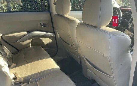 Mitsubishi Outlander III рестайлинг 3, 2007 год, 990 000 рублей, 10 фотография