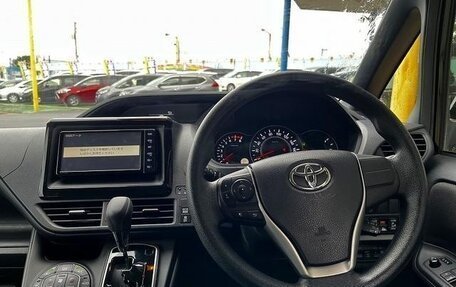 Toyota Noah III, 2018 год, 1 860 004 рублей, 5 фотография