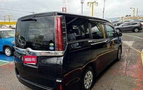 Toyota Noah III, 2018 год, 1 860 004 рублей, 4 фотография