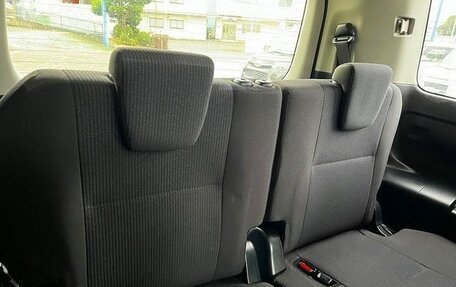 Toyota Noah III, 2018 год, 1 860 004 рублей, 11 фотография