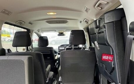 Toyota Noah III, 2018 год, 1 860 004 рублей, 13 фотография