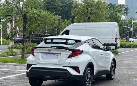 Toyota C-HR I рестайлинг, 2023 год, 1 800 000 рублей, 4 фотография