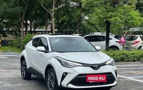 Toyota C-HR I рестайлинг, 2023 год, 1 800 000 рублей, 3 фотография