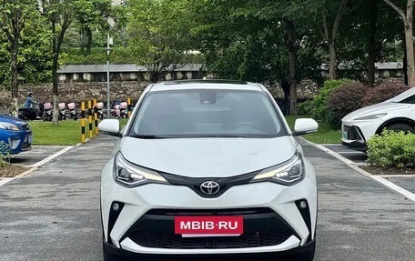 Toyota C-HR I рестайлинг, 2023 год, 1 800 000 рублей, 2 фотография