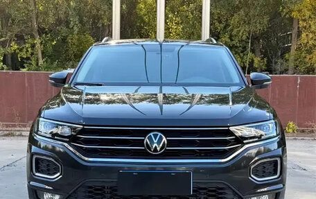 Volkswagen T-Roc I, 2022 год, 1 469 911 рублей, 2 фотография