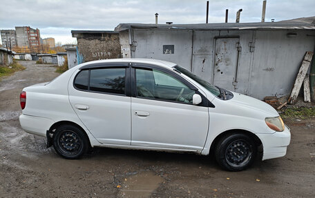 Toyota Platz, 2002 год, 290 000 рублей, 2 фотография
