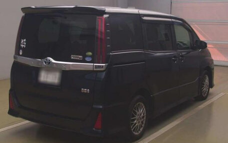 Toyota Noah III, 2020 год, 2 072 000 рублей, 2 фотография
