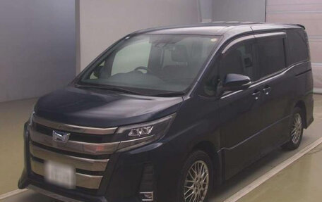 Toyota Noah III, 2020 год, 2 072 000 рублей, 3 фотография